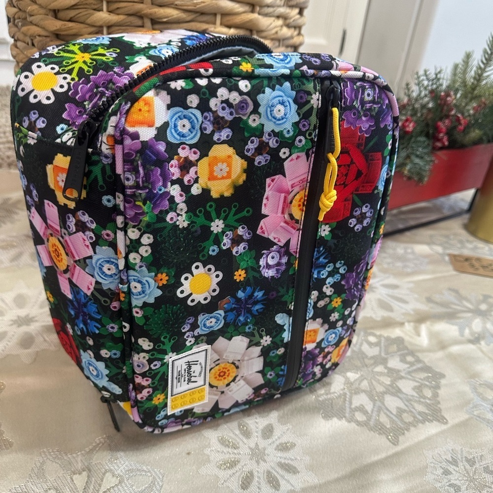New Herschel X Lego Limited Edition Lunch Box LEGO Pop Quiz Lunch Box - Picture 12 of 16